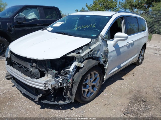 Продаж на аукціоні авто 2017 Chrysler Pacifica Touring-l Plus, vin: 2C4RC1EG3HR578797, номер лоту: 45121842