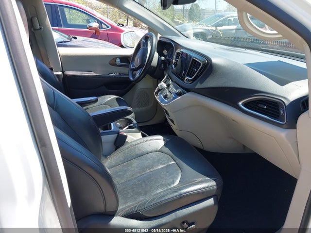 Продаж на аукціоні авто 2017 Chrysler Pacifica Touring-l Plus, vin: 2C4RC1EG3HR578797, номер лоту: 45121842