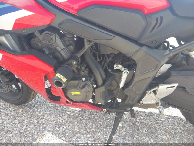 2025 Honda Cbr650 R მანქანა იყიდება აუქციონზე, vin: MLHRH1558S5100232, აუქციონის ნომერი: 45122022