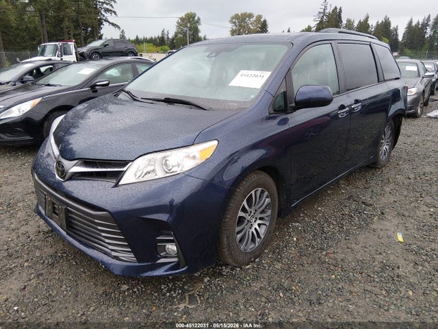 45122031 :رقم المزاد ، 5TDYZ3DC3JS942704 vin ، 2018 Toyota Sienna Xle 8 Passenger مزاد بيع