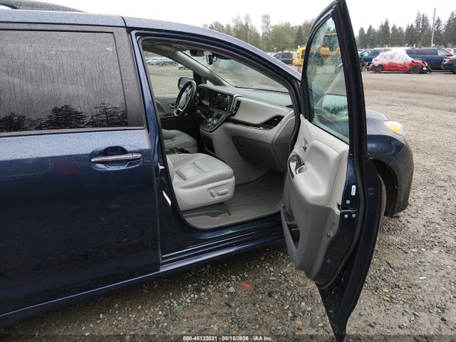 45122031 :رقم المزاد ، 5TDYZ3DC3JS942704 vin ، 2018 Toyota Sienna Xle 8 Passenger مزاد بيع