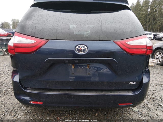 45122031 :رقم المزاد ، 5TDYZ3DC3JS942704 vin ، 2018 Toyota Sienna Xle 8 Passenger مزاد بيع
