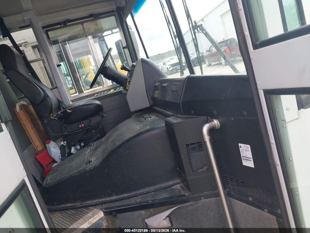 45122126 :رقم المزاد ، 1T88S2E23D1155286 vin ، 2013 Thomas Transit Bus مزاد بيع