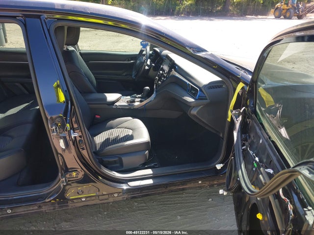 45122231 :رقم المزاد ، 4T1T11AK2MU492105 vin ، 2021 Toyota Camry Se Nightshade Edition مزاد بيع
