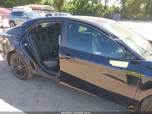 45122231 :رقم المزاد ، 4T1T11AK2MU492105 vin ، 2021 Toyota Camry Se Nightshade Edition مزاد بيع