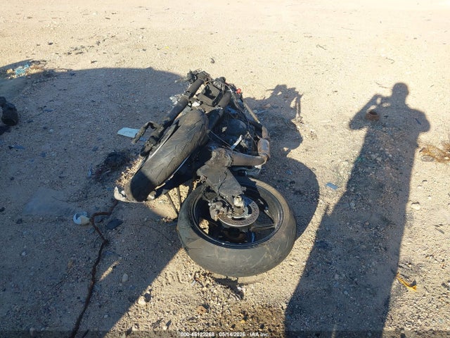 45122268 :رقم المزاد ، JKBZXJK16SA011389 vin ، 2025 Kawasaki Zx636 K مزاد بيع