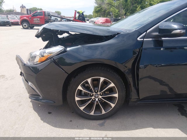 45122290 :رقم المزاد ، 4T1BK1EB5JU285982 vin ، 2018 Toyota Avalon Xle مزاد بيع