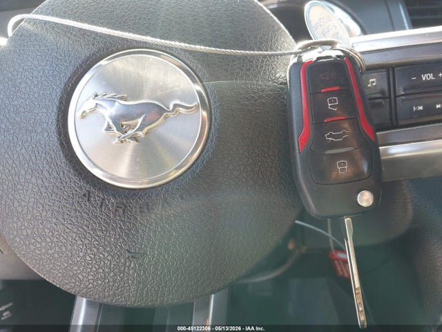 45122306 :رقم المزاد ، 1ZVBP8AM1E5242713 vin ، 2014 Ford Mustang V6 مزاد بيع