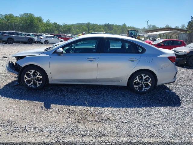 3KPF24AD2ME279865 KIA Forte Lxs