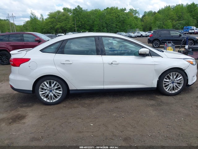 45122371 :رقم المزاد ، 1FADP3J29FL303824 vin ، 2015 Ford Focus Titanium مزاد بيع