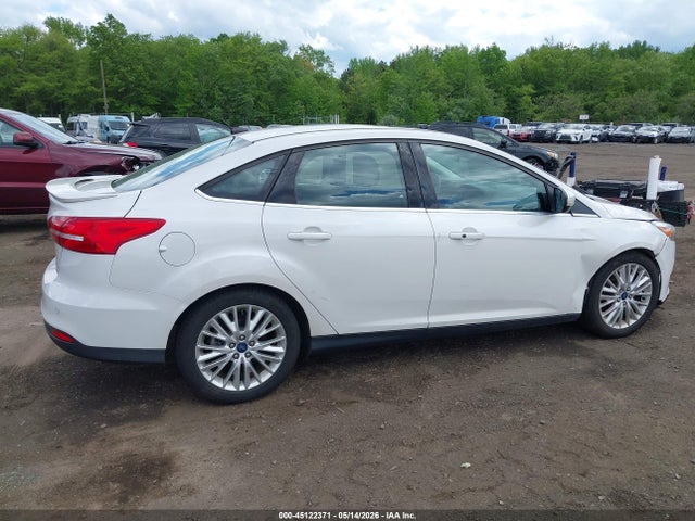45122371 :رقم المزاد ، 1FADP3J29FL303824 vin ، 2015 Ford Focus Titanium مزاد بيع