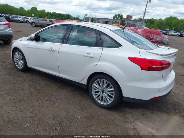 45122371 :رقم المزاد ، 1FADP3J29FL303824 vin ، 2015 Ford Focus Titanium مزاد بيع
