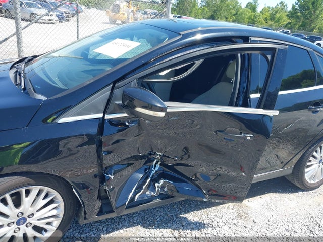 2018 Ford Focus Titanium მანქანა იყიდება აუქციონზე, vin: 1FADP3J27JL202015, აუქციონის ნომერი: 45122404