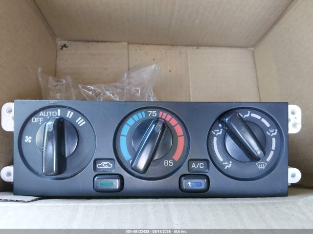 45122438 :رقم المزاد ، JN8AR05Y9WW268337 vin ، 1998 Nissan Pathfinder Le/se/xe مزاد بيع