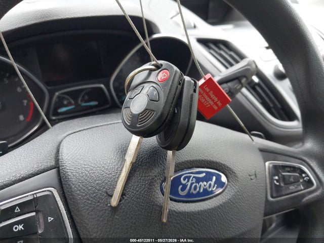 45122511 :رقم المزاد ، 1FMCU0GD2HUB57233 vin ، 2017 Ford Escape Se مزاد بيع
