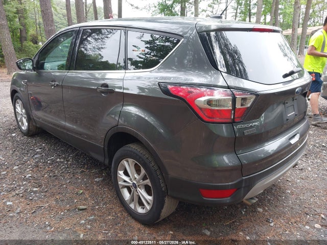 45122511 :رقم المزاد ، 1FMCU0GD2HUB57233 vin ، 2017 Ford Escape Se مزاد بيع