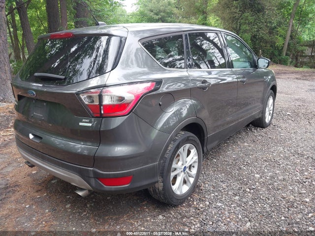 45122511 :رقم المزاد ، 1FMCU0GD2HUB57233 vin ، 2017 Ford Escape Se مزاد بيع