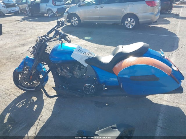 5VPDW36N2E3037112 Victory Motorcycles Cross Country
