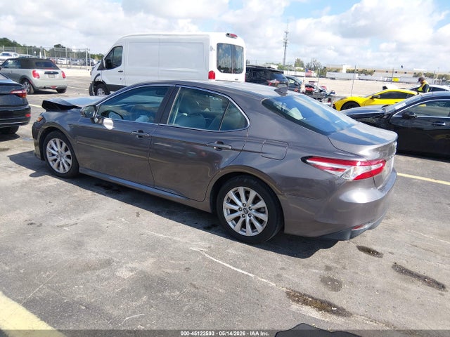 Продаж на аукціоні авто 2018 Toyota Camry Le, vin: 4T1B11HK2JU536875, номер лоту: 45122593