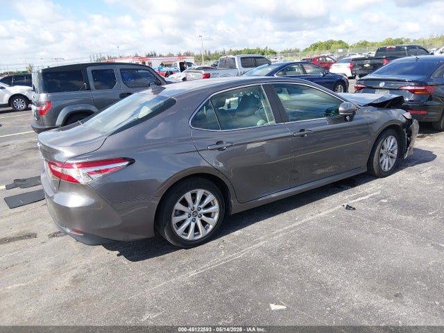 Продаж на аукціоні авто 2018 Toyota Camry Le, vin: 4T1B11HK2JU536875, номер лоту: 45122593