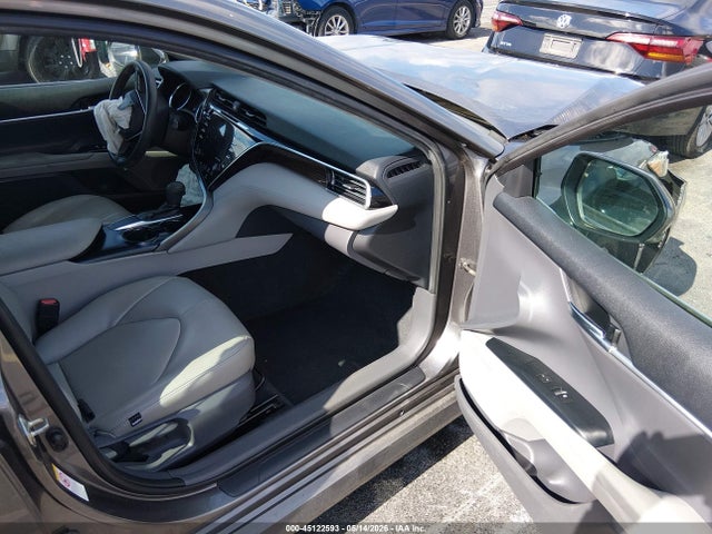 Продаж на аукціоні авто 2018 Toyota Camry Le, vin: 4T1B11HK2JU536875, номер лоту: 45122593