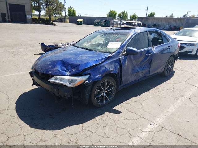 45122713 :رقم المزاد ، 4T1BK1FK5FU558621 vin ، 2015 Toyota Camry Xse V6 مزاد بيع