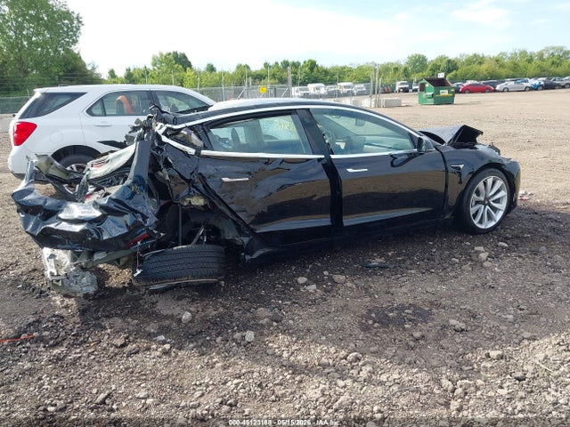 2018 Tesla Model 3 Long Range/mid Range მანქანა იყიდება აუქციონზე, vin: 5YJ3E1EAXJF122759, აუქციონის ნომერი: 45123168