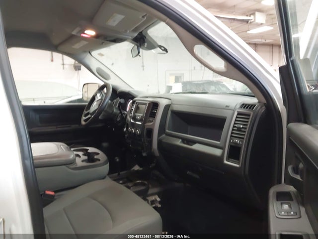 45123461 :رقم المزاد ، 3C6TR5CT3JG306698 vin ، 2018 Ram 2500 مزاد بيع