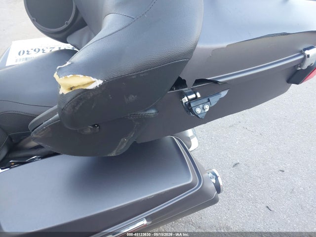 1HD1KED18HB663376 Harley-Davidson Flhtk Ultra Limited