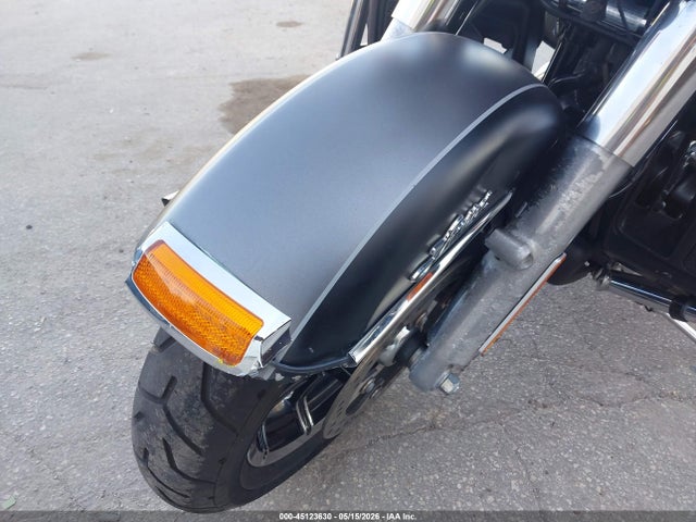 1HD1KED18HB663376 Harley-Davidson Flhtk Ultra Limited