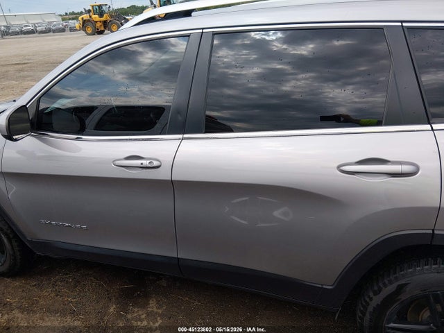 Продаж на аукціоні авто 2018 Jeep Cherokee Latitude Plus Fwd, vin: 1C4PJLLB1JD503802, номер лоту: 45123802