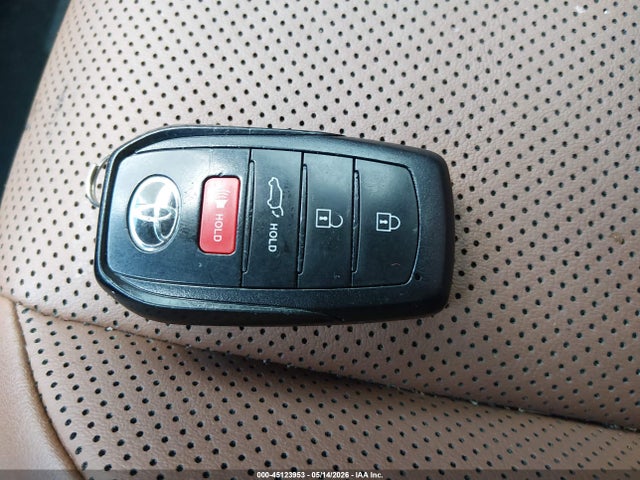 2025 Toyota Crown Signia Xle მანქანა იყიდება აუქციონზე, vin: JTDACAAJ1S3019702, აუქციონის ნომერი: 45123953