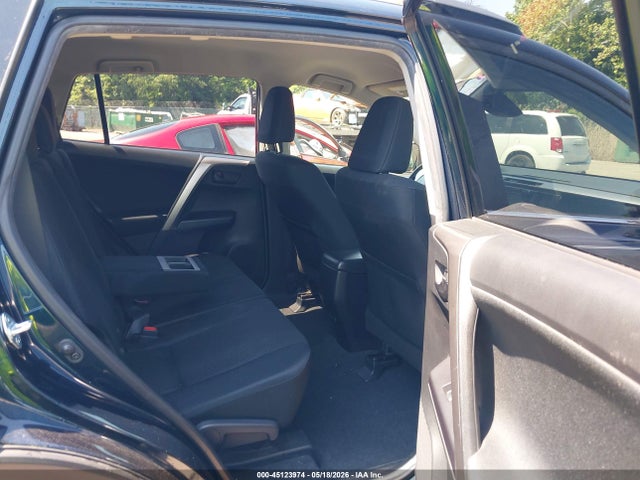 2017 Toyota Rav4 Le მანქანა იყიდება აუქციონზე, vin: JTMBFREV9HJ700881, აუქციონის ნომერი: 45123974