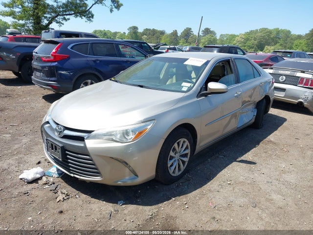45124105 :رقم المزاد ، 4T1BF1FK0HU716323 vin ، 2017 Toyota Camry Le مزاد بيع