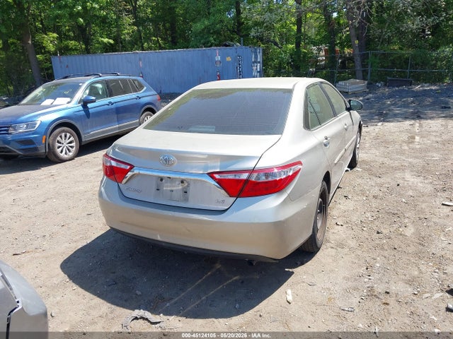 45124105 :رقم المزاد ، 4T1BF1FK0HU716323 vin ، 2017 Toyota Camry Le مزاد بيع