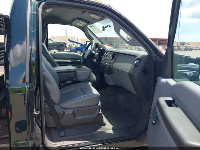 45124111 :رقم المزاد ، 1FDRF3G65FEA04635 vin ، 2015 Ford F-350 Chassis Xl مزاد بيع