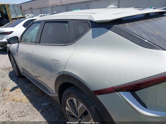 KIA Ev6 Light Long Range 2024 KNDC34LA4R5224632 Image 3