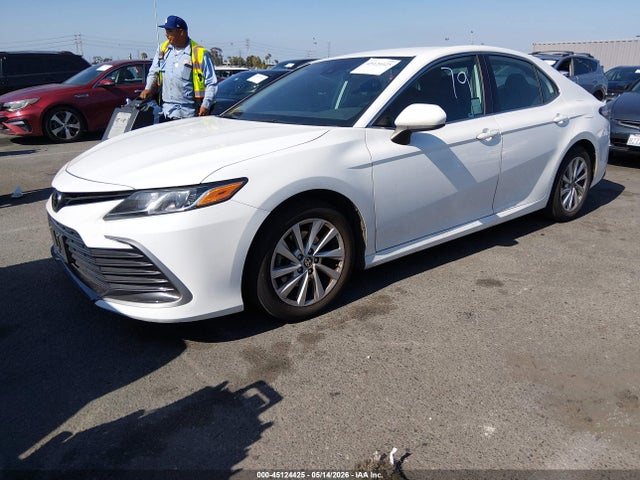 2022 Toyota Camry Le მანქანა იყიდება აუქციონზე, vin: 4T1C11AK3NU681010, აუქციონის ნომერი: 45124425