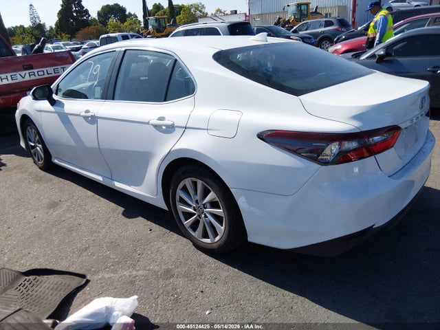2022 Toyota Camry Le მანქანა იყიდება აუქციონზე, vin: 4T1C11AK3NU681010, აუქციონის ნომერი: 45124425