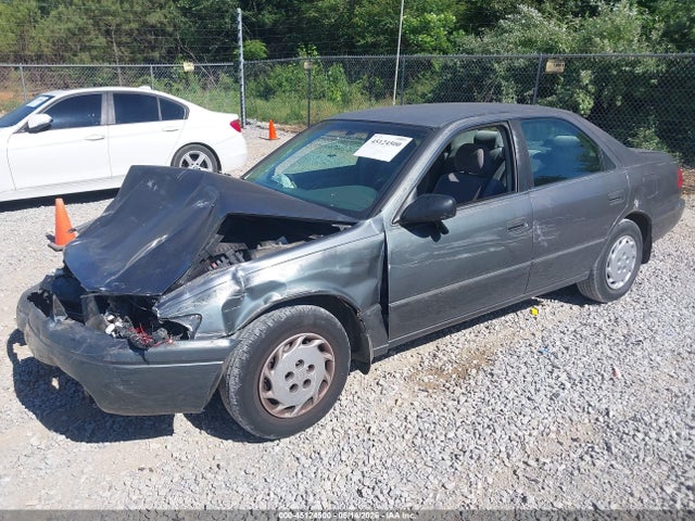 45124500 :رقم المزاد ، 4T1BG22K3XU891611 vin ، 1999 Toyota Camry Le مزاد بيع