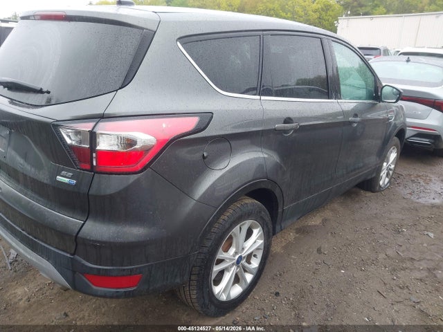 45124527 :رقم المزاد ، 1FMCU9GD2HUD63530 vin ، 2017 Ford Escape Se مزاد بيع