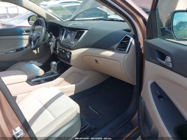 KM8J23A4XHU507313 Hyundai TUCSON SE