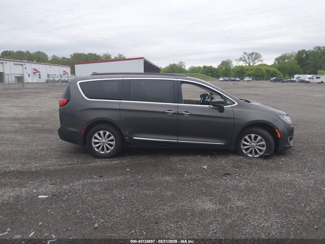 2017 Chrysler Pacifica Touring-l მანქანა იყიდება აუქციონზე, vin: 2C4RC1BG2HR709061, აუქციონის ნომერი: 45124897