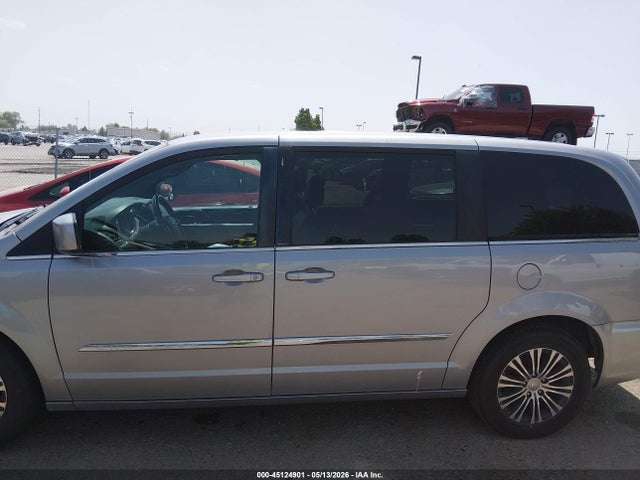 2014 Chrysler Town & Country S მანქანა იყიდება აუქციონზე, vin: 2C4RC1HG7ER310522, აუქციონის ნომერი: 45124901