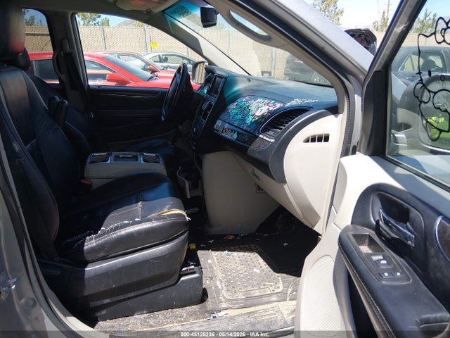 2015 Chrysler Town & Country Touring მანქანა იყიდება აუქციონზე, vin: 2C4RC1BG7FR626528, აუქციონის ნომერი: 45125236