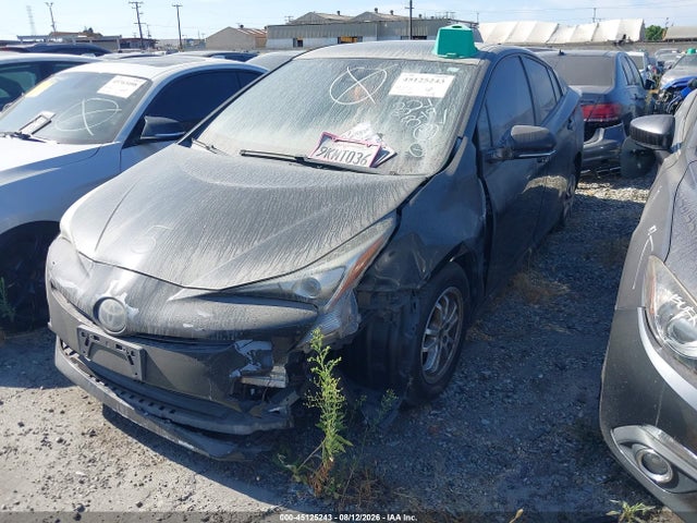 Toyota Prius Three 2017 JTDKARFU6H3033602 Image 2