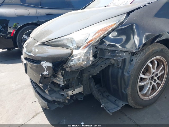 Toyota Prius Three 2017 JTDKARFU6H3033602 Image 6