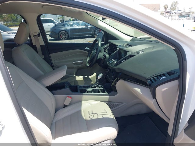 1FMCU9J93JUA67233 Ford Escape Titanium
