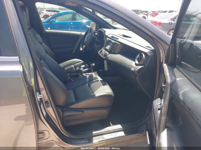 2T3NFREV8GW298283 Toyota RAV4 SE