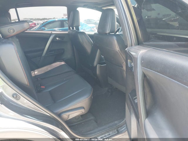 2T3NFREV8GW298283 Toyota RAV4 SE